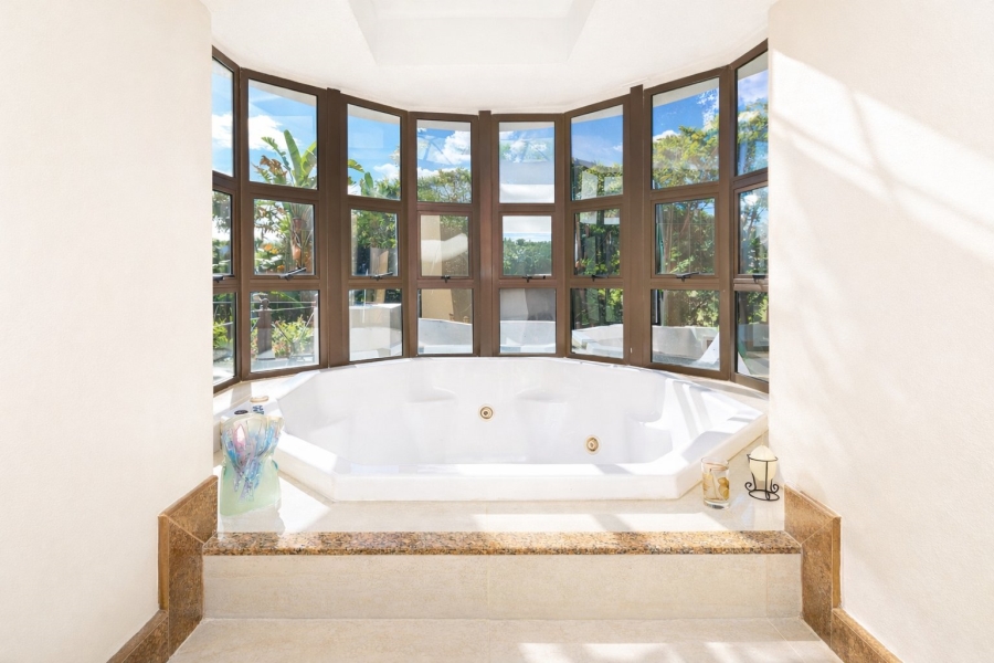 5 Bedroom Property for Sale in Caribbean Beach Club North West